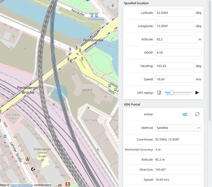 Screenshot of a map view showing a GPX track replay on the left and simulated and received position data in text form on the right.